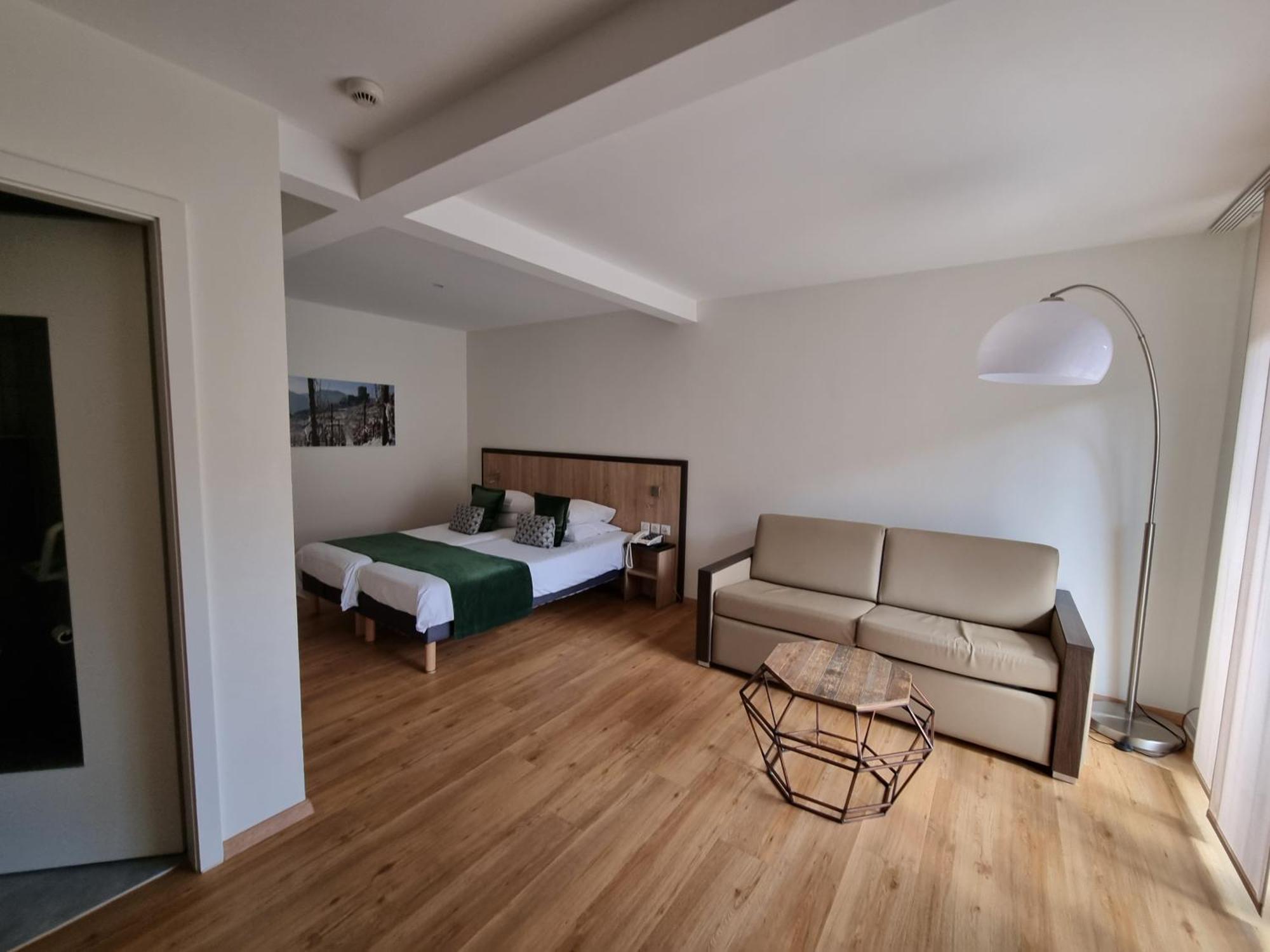 Logis Hotel Restaurant De La Poste Et Spa De Montagne Ле-Бономм Номер фото