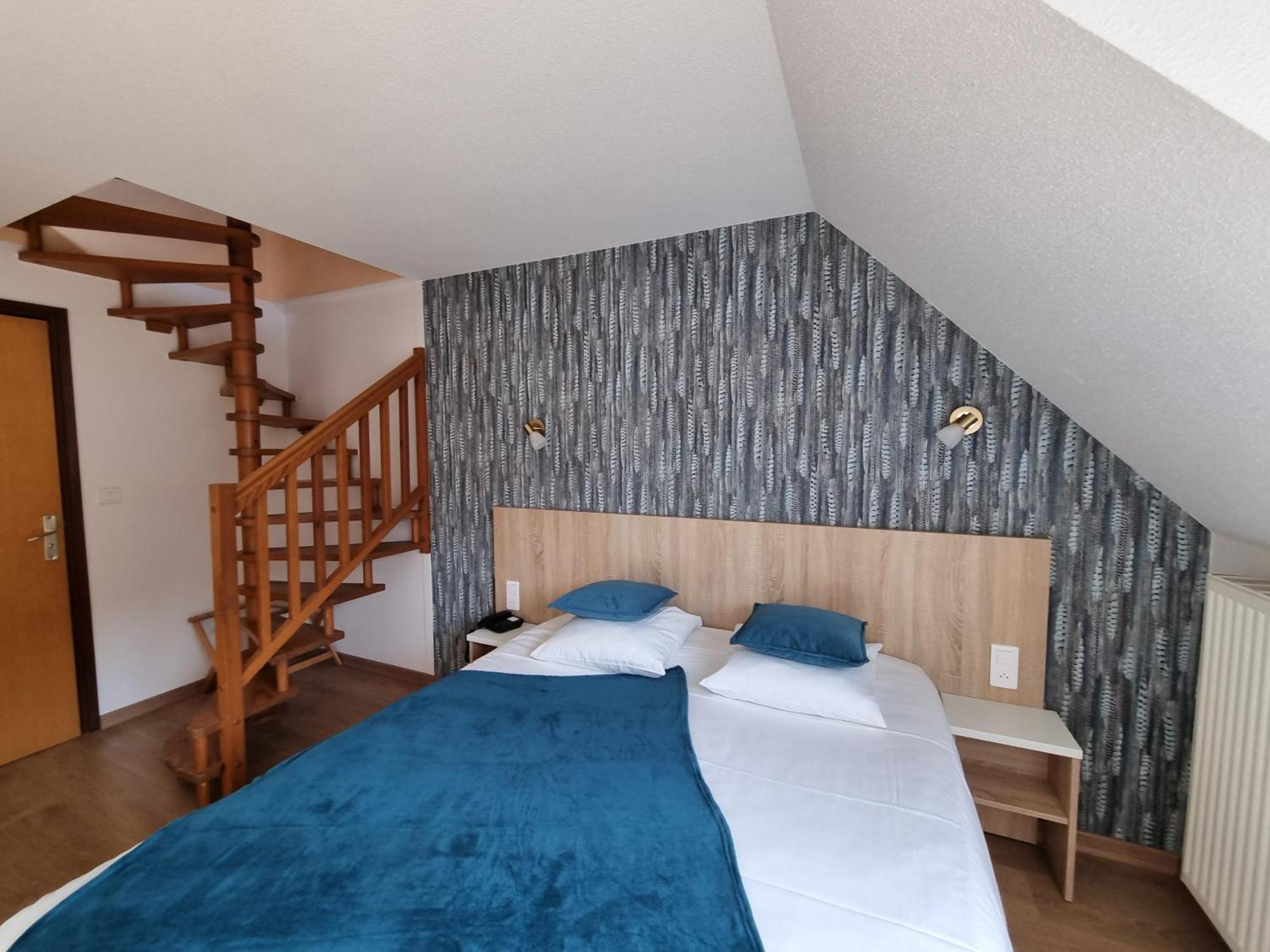 Logis Hotel Restaurant De La Poste Et Spa De Montagne Ле-Бономм Номер фото