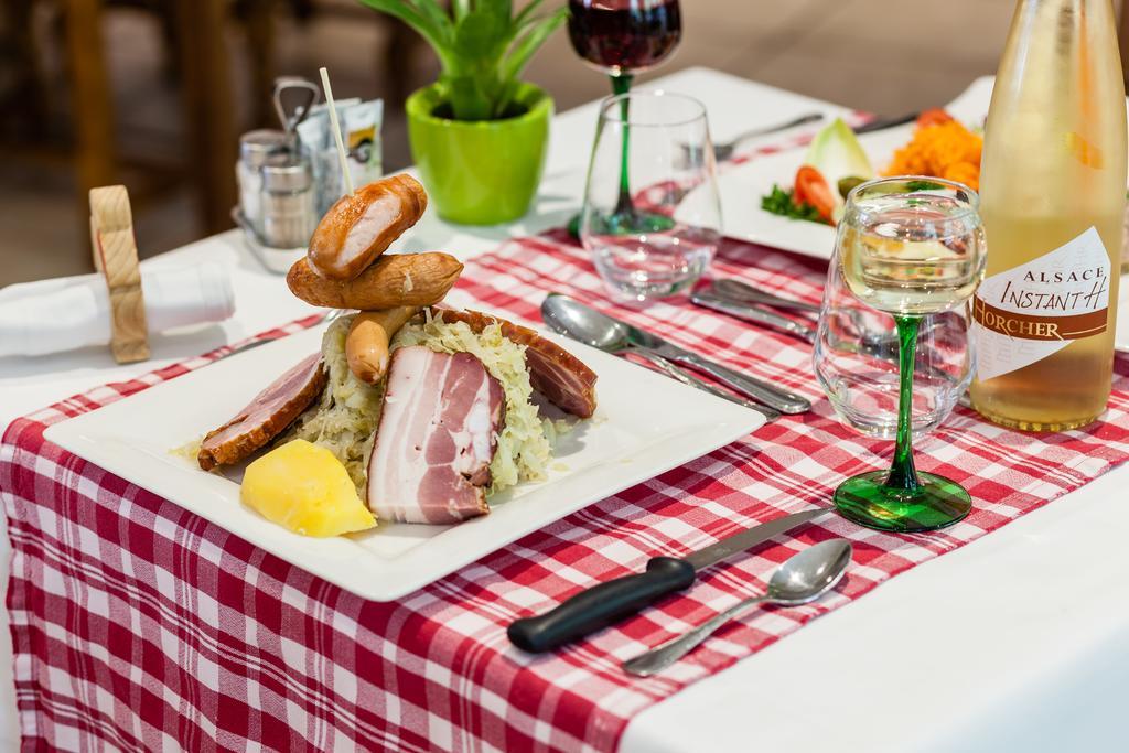 Logis Hotel Restaurant De La Poste Et Spa De Montagne Ле-Бономм Екстер'єр фото